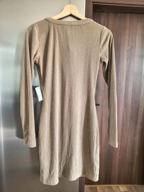 Calli. úzke nádherné elastické šaty na gombíky m, l / m