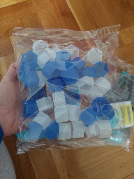 Hra tucniak na ladovci, 