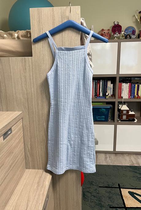 Bledomodré pletené šaty, zara,s