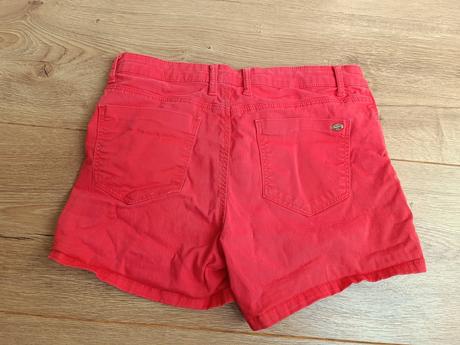 Cervene sortky 36, stradivarius,36
