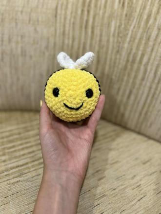 Háčkovaná včielka, 