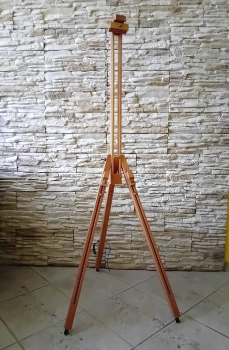 Drevený maliarsky stojan,