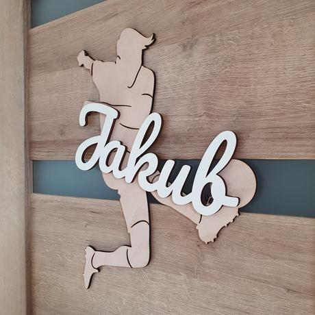 Drevená dekorácia futbalista i. s menom,