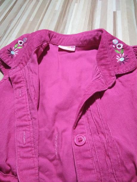 Šaty s vyšívanými kvetinami, 110