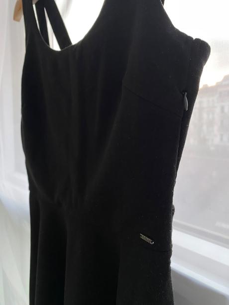 Malé čierne šaty, s