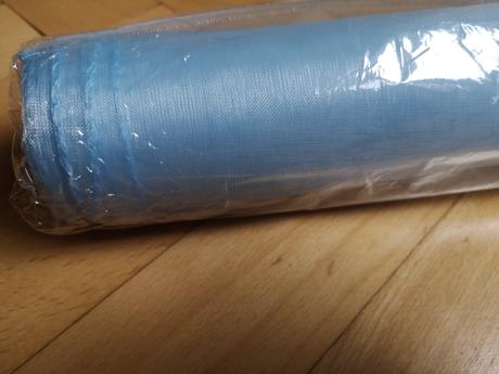 Organza bledomodrá,