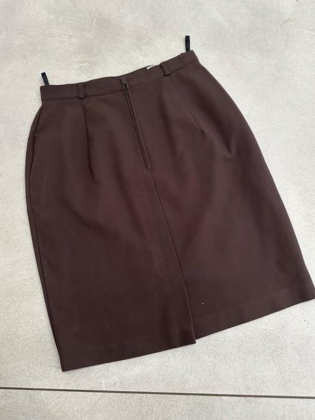 Hnedá elegantná sukňa, 36