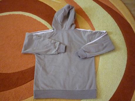 Mikina s kapucňou, 152