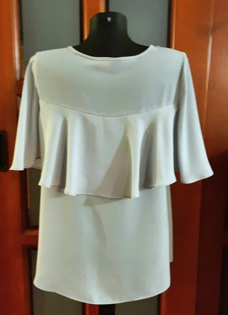 Predám elegantnú blúzku s volánom veľ.xl-xxl, xl