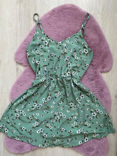 Mentolové šaty na ramienka, s