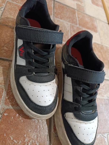 Botasky, deichmann,37