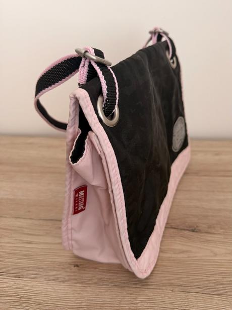 Mustang malá čierno-ružová crossbody kabelka, 
