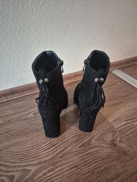 Kotnikove čižmy, 38