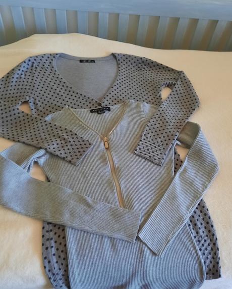 Bodkovaný sveter + tričko, s