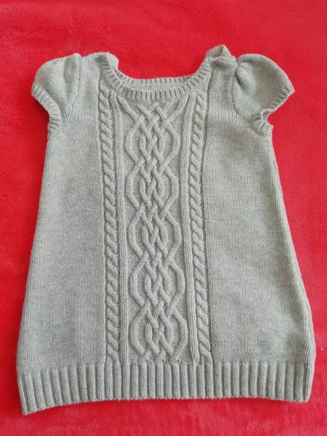 Bledosivé svetríkové šatočky 80, top stav, 80