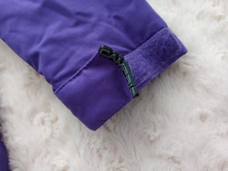 Fialová vetrovka, 98