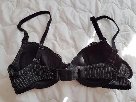 Podprsenka s pásikmi a čipkou vo výstrihu, 70b