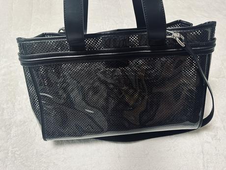 Čierna vinylová kabelka zn. armani jeans originál, armani