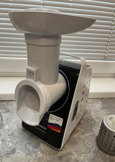 Mlynček na mäso bosch mfw3850b strúhač, odšťavovač, bosch