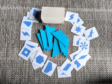 Montessori pomôcka modré trojuholníky, 