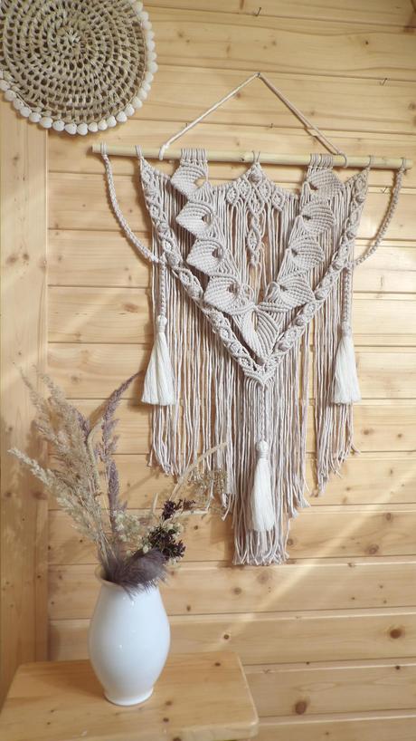 Väčšia makramé deko "plynutie",