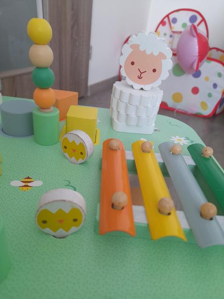 Janod dreveny motoricky stolik, 