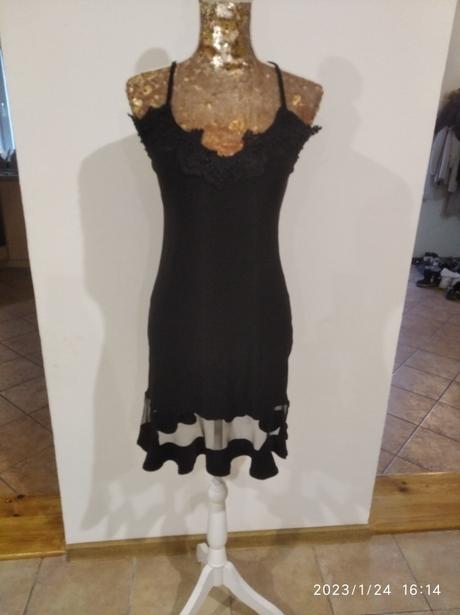 Krasne cierne saty s krajkou, s