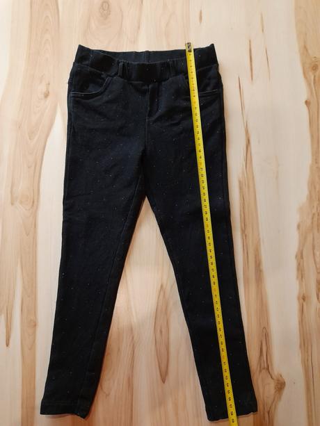 Čierne džegíny s bodkami, pepco,110