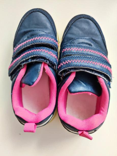 Tenisky blikajúce., 29