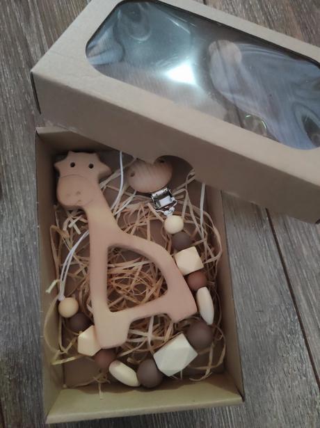 Retiazka na cumlik s hryzatkom v krabicke, 