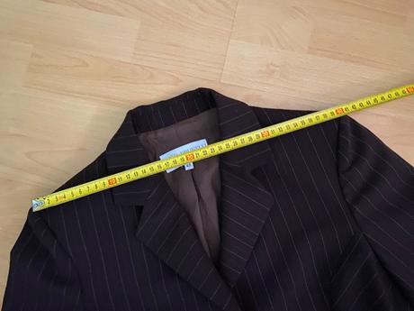 Tmavohnedé sako s tenkými prúžkami, 38