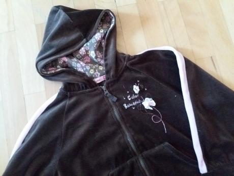 Tmavohneda mikina, 122