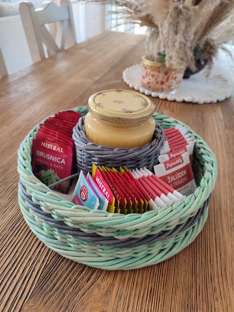 Košíček na čajové vrecúška a med, 