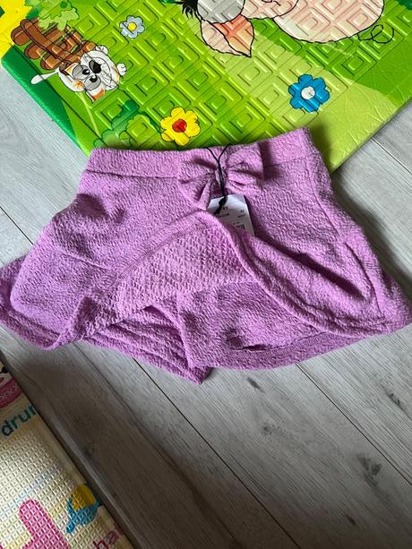 Sukňokraťasy, gate,104