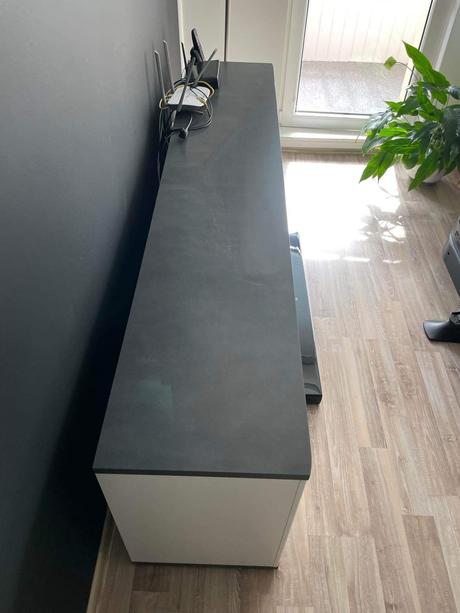 Nadherny tv stolik + konf.stolik,