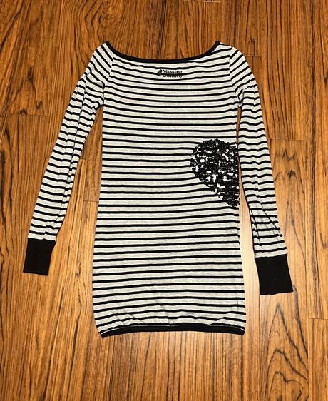 Predĺžené tričko missing johnny, s