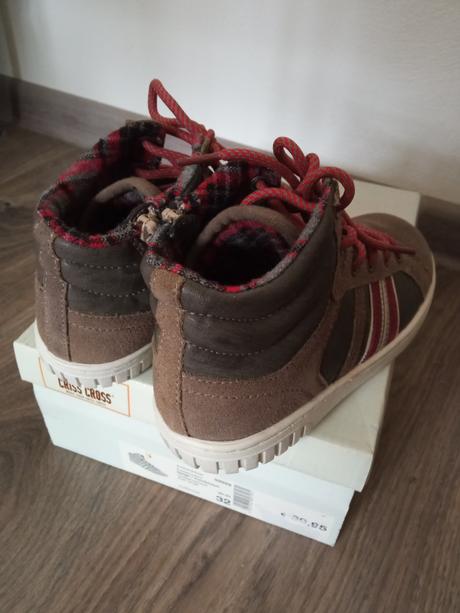 Nenosené chlapčenské topánky, 32