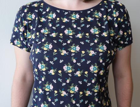 Tmavomodré kvietkové tričko, orsay,xl