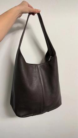 Tmavohnedá kabelka z pravej kože, 