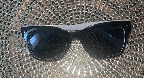 Čiernobiele okuliare,