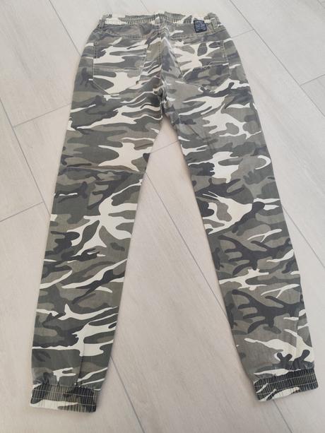 Predám maskacove nohavice, denim,152