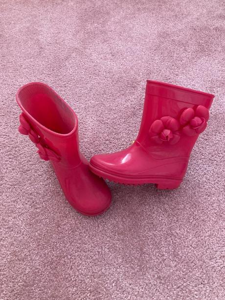 Gumáky s kvetinkami, 25