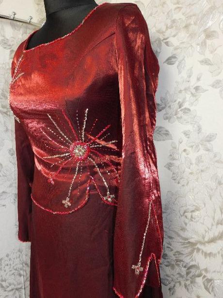 Velmi pekny spolocensky kostym, 36