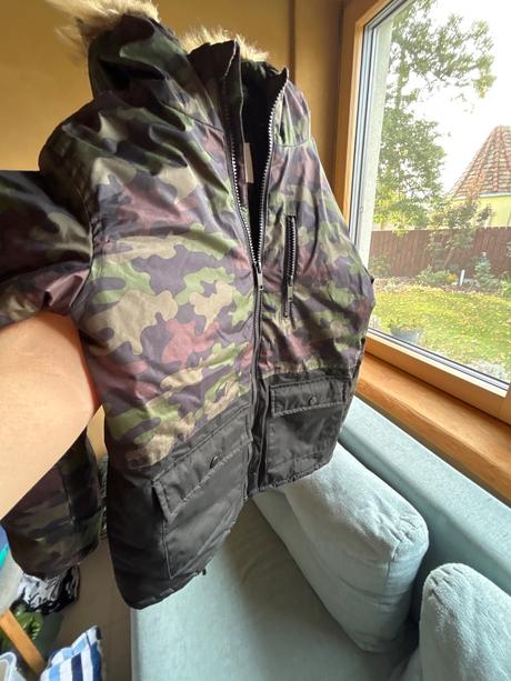 Zimná bunda,čiapka a vlnený nákrčník, sinsay,140