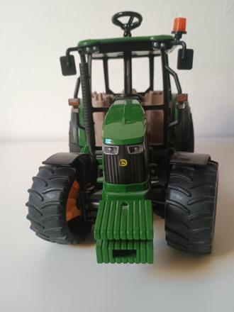 Traktor john deere,