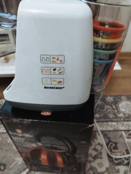 Eletrický strúhač, krájač., 