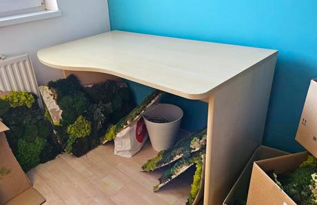 Jednoduchý pevný písací stôl, 