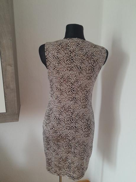Tigrované šaty veľkosť l, stradivarius,l
