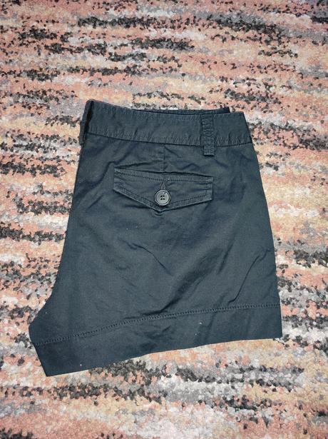 Dámske kraťasy, 36