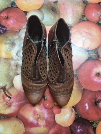 Dámske topánky na opätku, 37